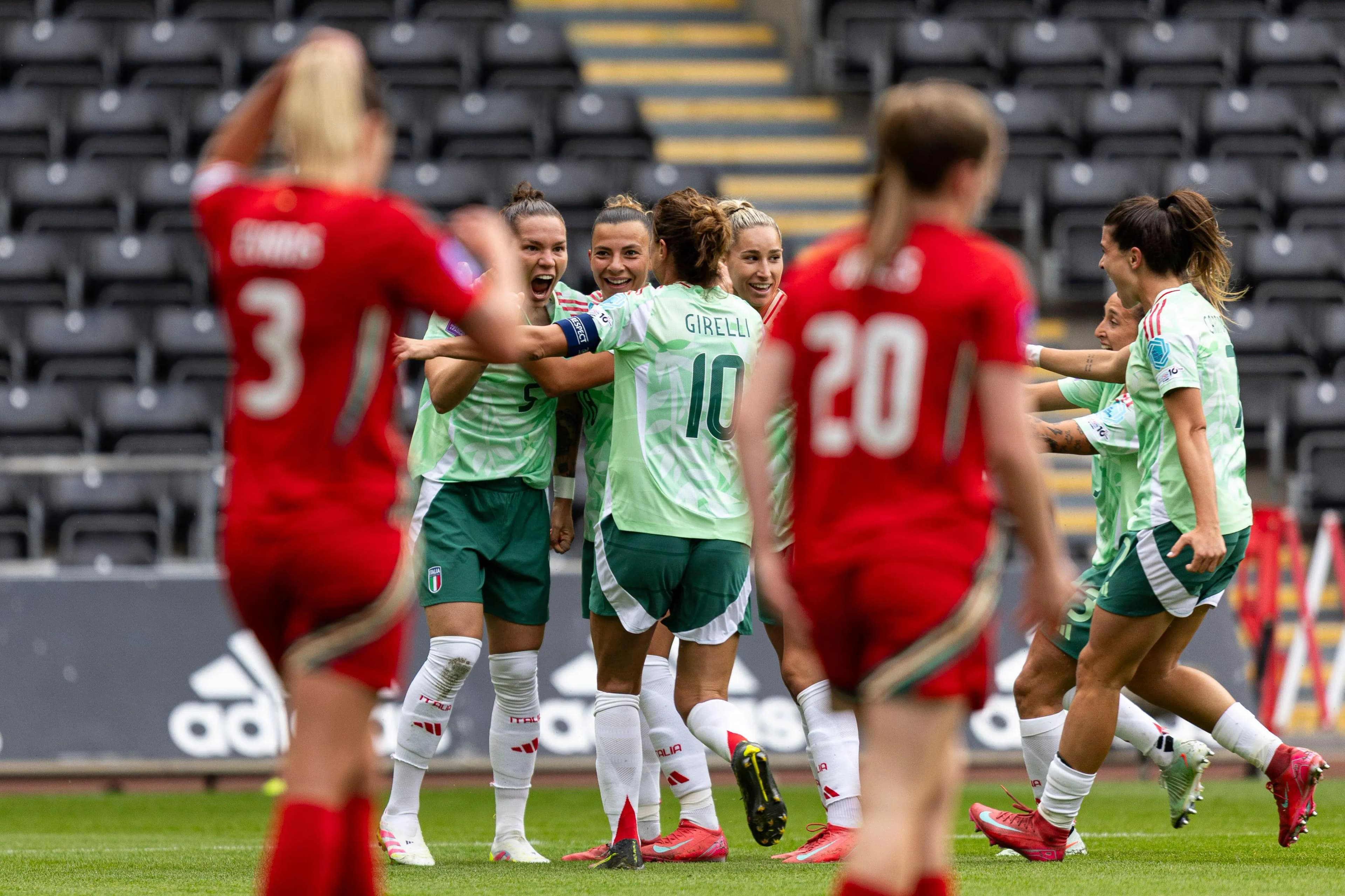 Wales Italy women. Pic. Alamy